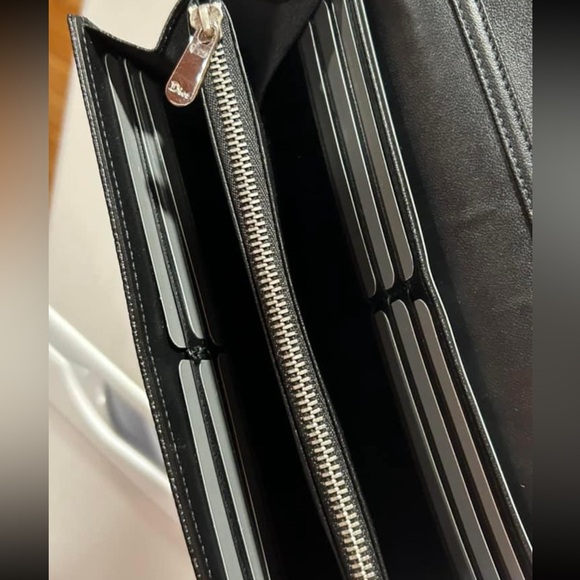 Diorama wallet on chain - Picture 9 of 12